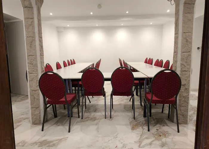 Hotel Des Arcades Reims